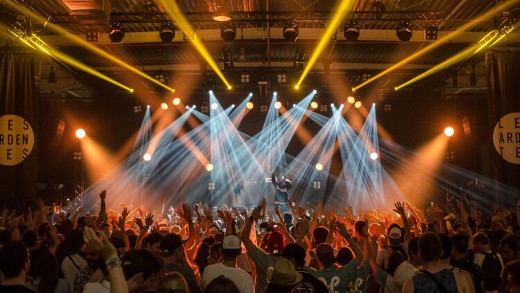 Peran Konser Dalam Masyarakat: Mengapa Kita Sangat Menyukai Konser?
