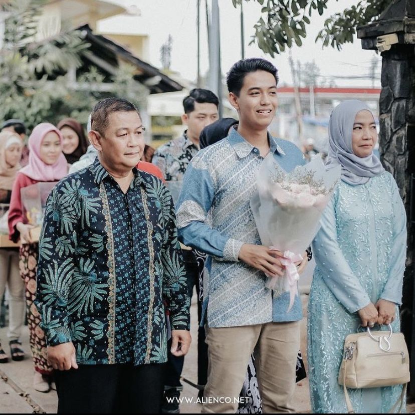 7 Persiapan Lamaran Sebelum ke Rumah Calon Mertua 14 hipwee-lamaran