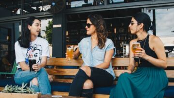 6 Sikap yang Bikin Orang Lain Respect Sama Kamu Saat Mereka Lagi Cerita