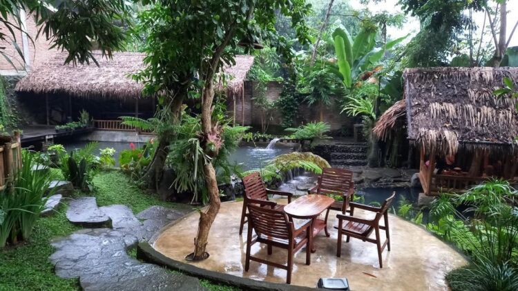 Konsep Design Unik dengan Nuansa Bali di Banyumili Jember