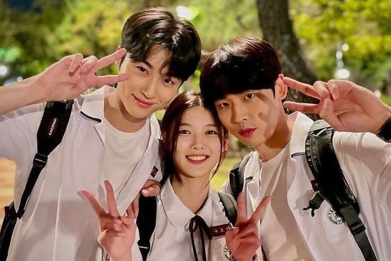 Review Film 20th Century Girl: Kisah Cinta dan Persahabatan Remaja yang Menyentuh Hati