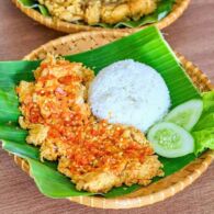 Ayam Geprek: Menu Andalan Anak Kos yang Menggugah Selera