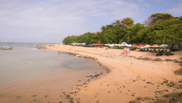Liburan di Pantai: Menemukan Ketenangan Diri dalam Merenung