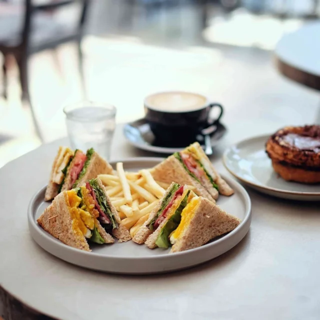8 Kedai Kopi Surabaya Paling Favorit & Ngehits 11 hipwee-Kedai Kopi Surabaya Calibre Coffee Roasters