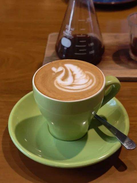 8 Kedai Kopi Surabaya Paling Favorit & Ngehits 12 hipwee-Kedai Kopi Surabaya Monopole Coffee Lab Raya Darmo