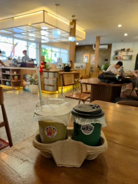 8 Kedai Kopi Surabaya Paling Favorit & Ngehits 10 hipwee-Kedai Kopi Surabaya Titik Koma Trenggilis