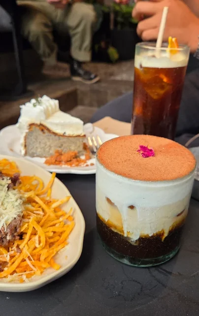 8 Kedai Kopi Surabaya Paling Favorit & Ngehits 9 hipwee-Kedai Kopi Surabaya Volks Coffee