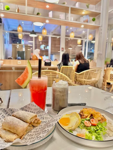 8 Kedai Kopi Surabaya Paling Favorit & Ngehits 14 hipwee-Kedai kopi Surabaya Onetwhothree Coffe & Eatery