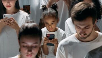 Pengaruh Penggunaan Gadget pada Minat Baca Buku dan Pergaulan pada Generasi Z