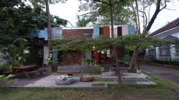 Kafe Pinggir Kota Dengan Konsep Green Architecture