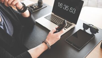 Mengurangi Kecanduan HP: Langkah-langkah Menjaga Keseimbangan Digital