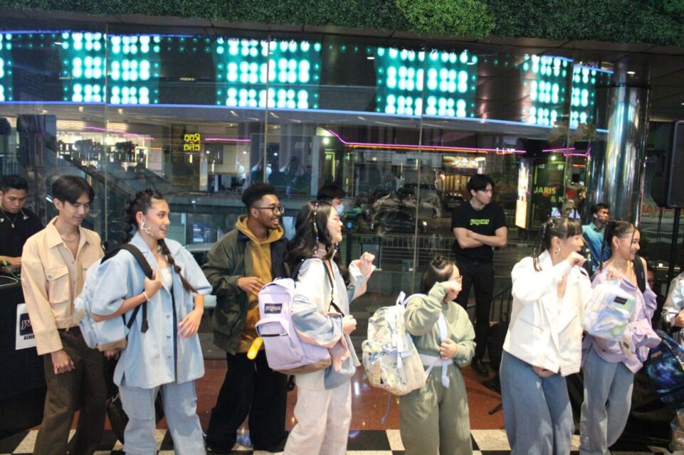 “Always With You”, Koleksi Musim Gugur 2023 Jansport yang Siap Menemani Aktivitasmu