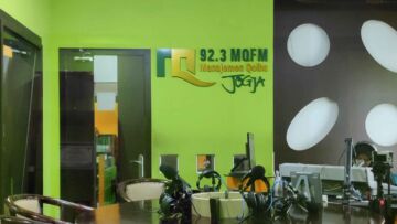 Meningkatkan Keterampilan dan Pengalaman Kerja di Industri Radio Melalui Program Magang MBKM