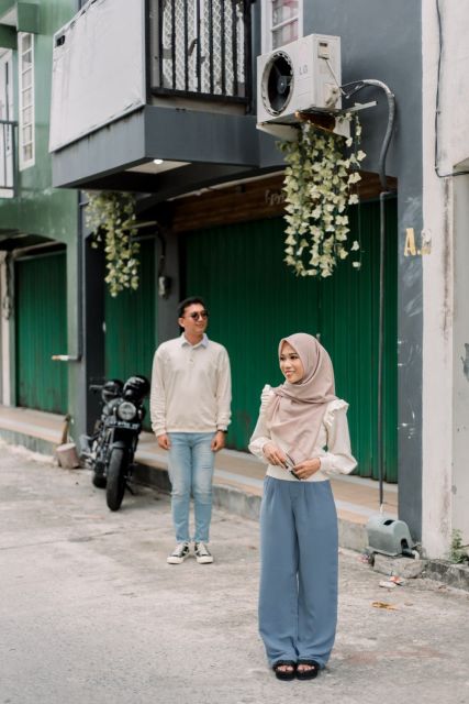 8 Ide Baju Pre-wedding Simple yang Casual Tema Santai 14
