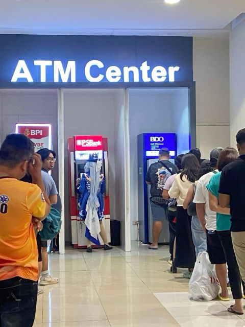 10 Tips Menghemat Uang Bulanan, Biar Awet Sampai Akhir Bulan 13 hipwee-Tips menghemat uang bulanan mesin atm