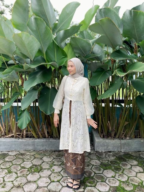 7 Busana Kondangan Paling Santai dan Elegan, Nggak Bikin Kelamaan Dandan! 9