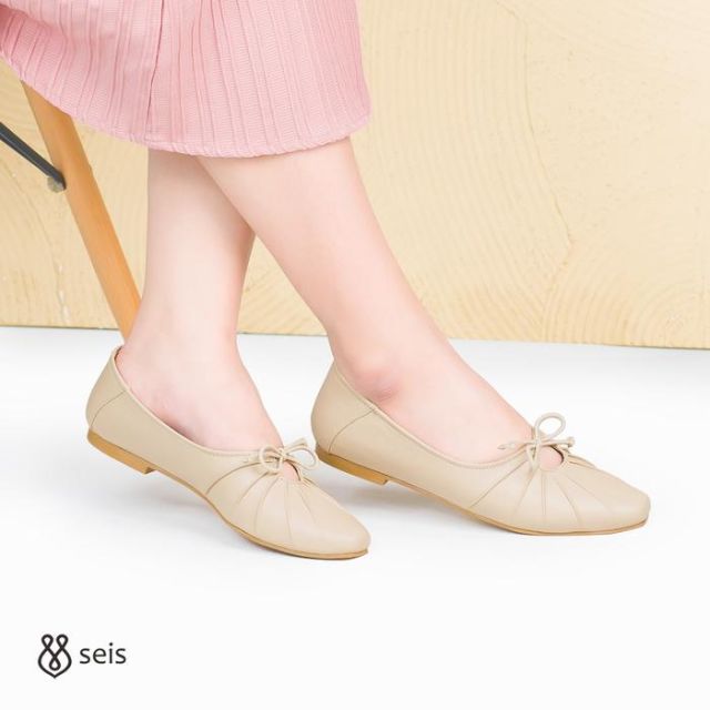 9 Pilihan Flat Shoes Buat Kondangan, Tetap Nyaman untuk Tampil Anggun 12