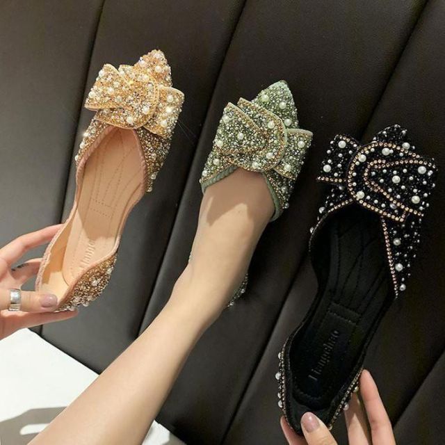 9 Pilihan Flat Shoes Buat Kondangan, Tetap Nyaman untuk Tampil Anggun 15