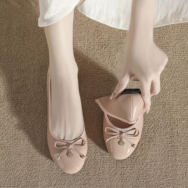 9 Pilihan Flat Shoes Buat Kondangan, Tetap Nyaman untuk Tampil Anggun 10