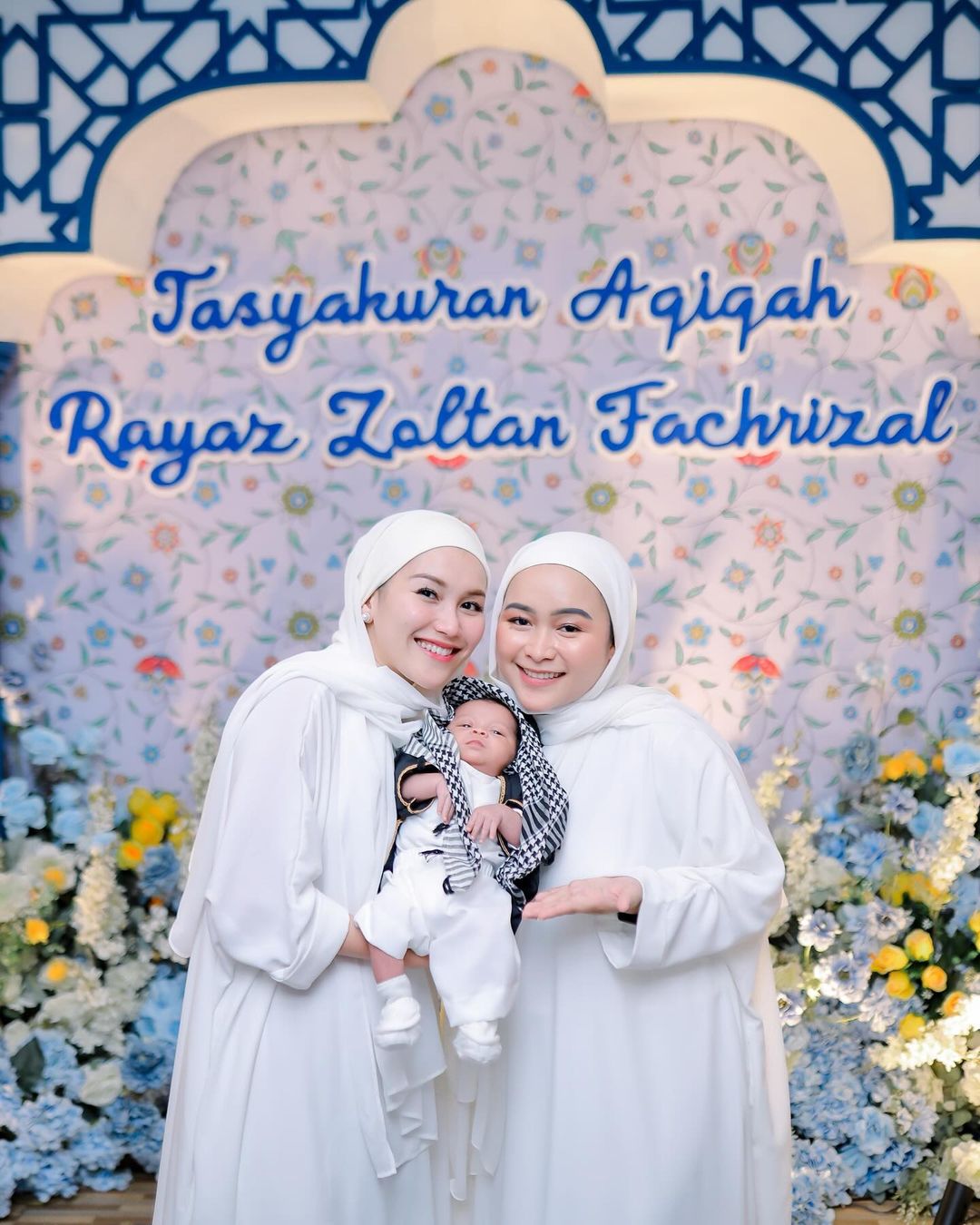 Keluarga Besar Ayu Ting Ting Berduka, Anak Kedua sang Adik Baru Saja Meninggal Dunia 6 Keluarga Besar Ayu Ting Ting Berduka, Anak Kedua sang Adik Baru Saja Meninggal Dunia