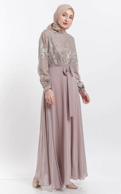 Baju Mocca Cocok dengan Jilbab Warna Apa? 7 Kombinasi Ini Bisa Kamu Tiru! 15 perpaduan mocca dress dan hijab cream