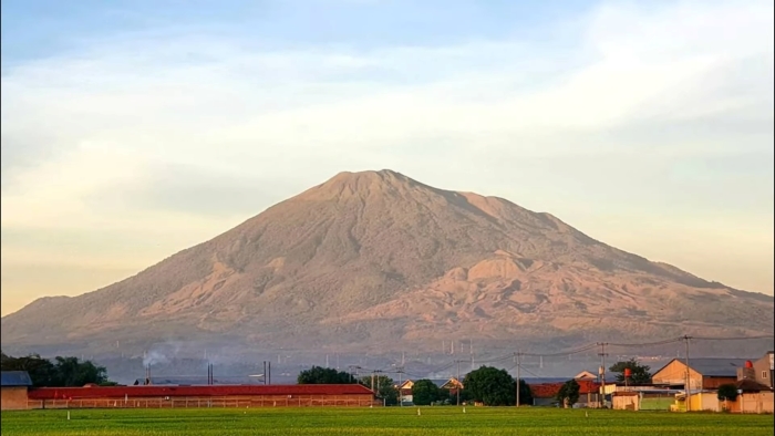 Gunung Ciremai, gunung tertinggi di Jawa Barat