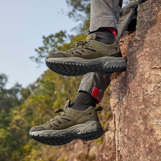sepatu hiking anti slip
