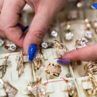 Rekomendasi Cincin Tunangan, Simple Sampai yang Glamour Kaya Makna