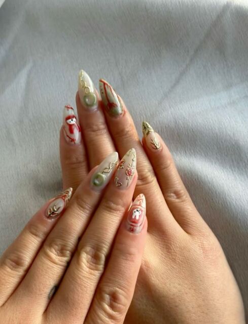 Desain Nail Art Konsep Negative Space untuk Perayaan Imlek