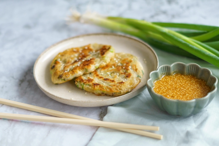 Cong Yu Bin atau kue daun bawang untuk perayaan imlek