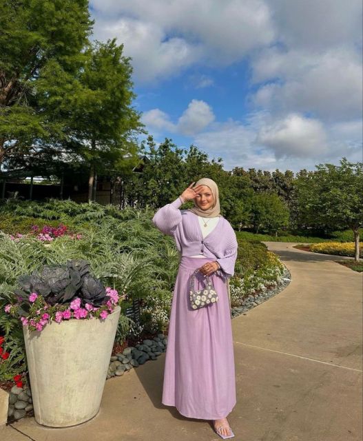 Baju Lilac Cocok dengan Hijab Warna Apa? 10 Mix and Match Ini Bikin Kamu Tampil Stylish! 29 Baju Lilac Cocok dengan Hijab Warna Apa? 10 Mix and Match Ini Bikin Kamu Tampil Stylish!