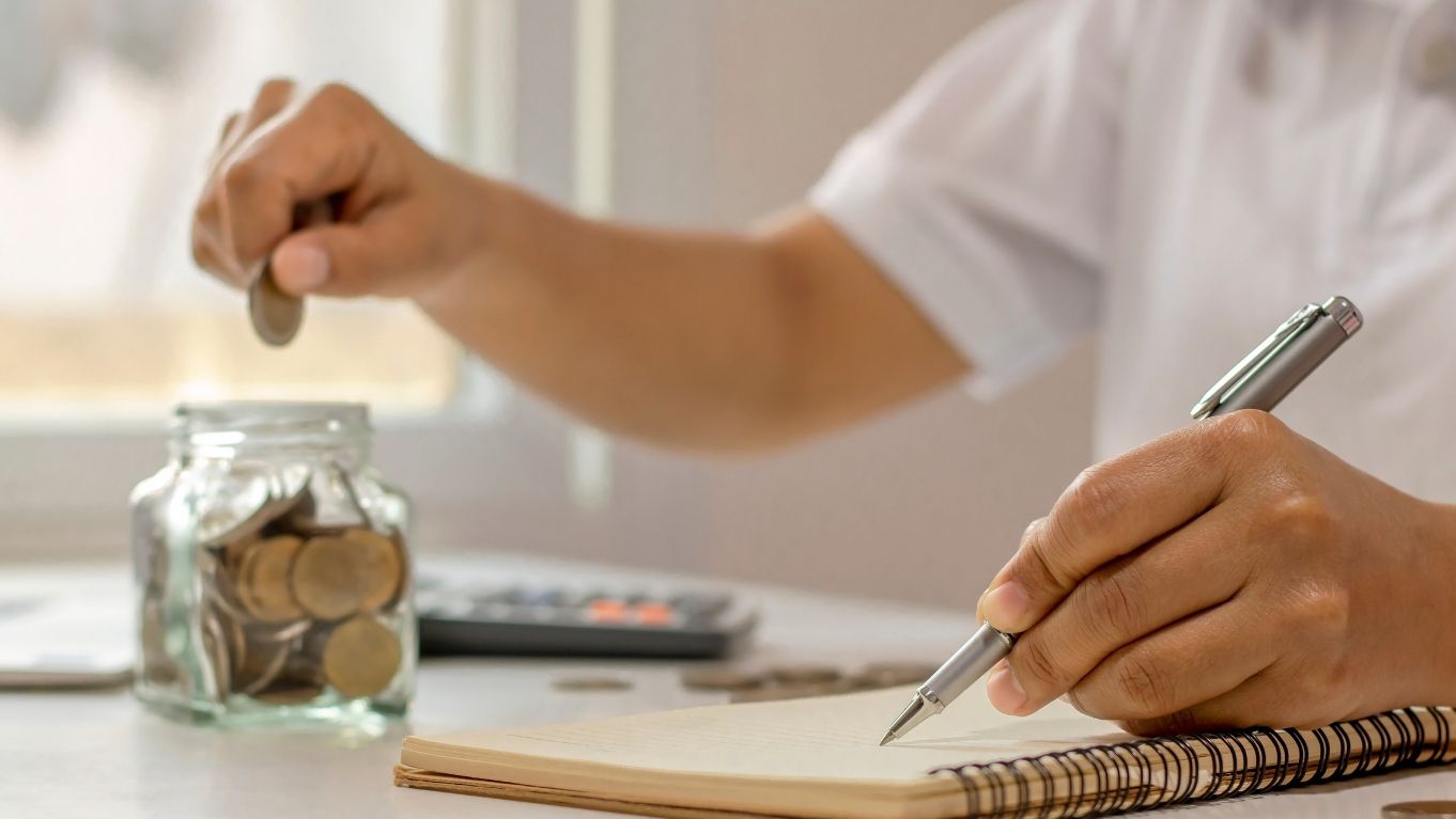 Rupiah Melemah, Terapkan 5 Cara Mengatur Pengeluaran Ini biar Keuangan Nggak Boncos!