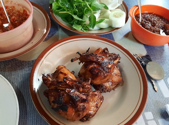 Ayam Goreng Widuran Solo Ternyata Tidak Halal, Ini 7 Toko Ayam Goreng Dijamin Halal & Enak di Solo!