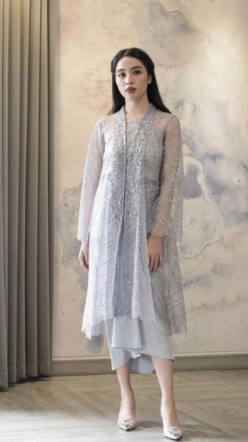 8 Gaya Baju yang Cocok untuk Ibu yang Menghadiri Wisuda Anaknya​, Cantik Banget!