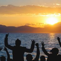 11 Lagu yang Cocok untuk Menikmati Sunset, Momen Senja Jadi lebih Syahdu & Romantis!