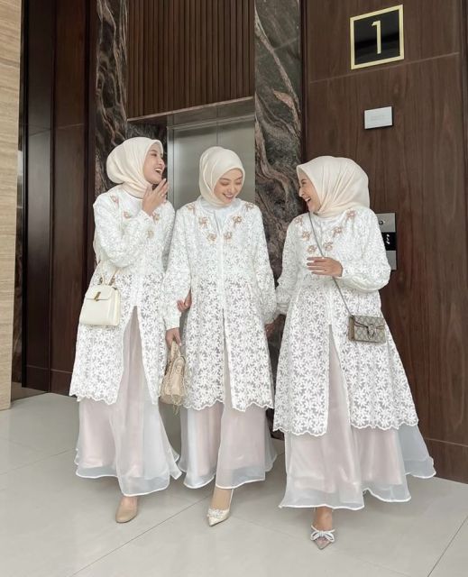 7 OOTD Bridesmaid Hijab Kekinian yang Elegan dan Cantik