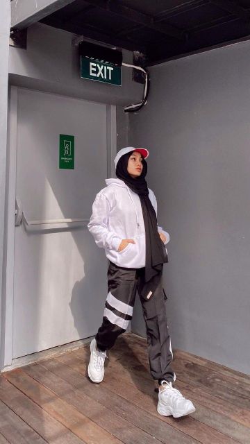 9 Inspirasi Outfit Jogging untuk Wanita Berhijab yang Nyaman dan Menyamarkan Lekukan Tubuh