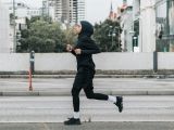 9 Inspirasi Outfit Jogging untuk Wanita Berhijab yang Nyaman dan Menyamarkan Lekukan Tubuh