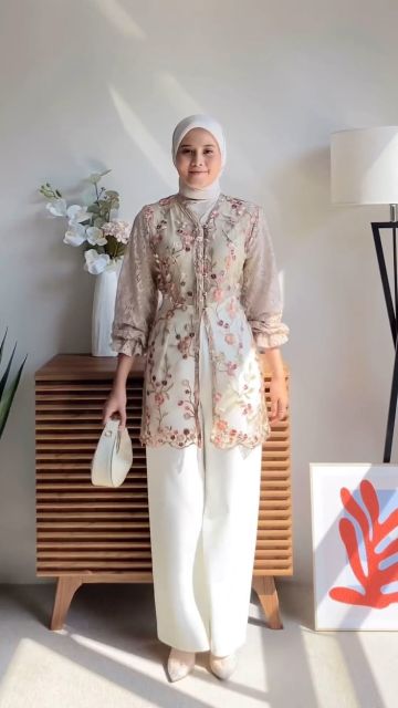 10 Outfit Kondangan Pakai Celana yang Bikin Kamu Tampil Stunning dan Stylish!