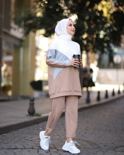 9 Inspirasi Outfit Jogging untuk Wanita Berhijab yang Nyaman dan Menyamarkan Lekukan Tubuh