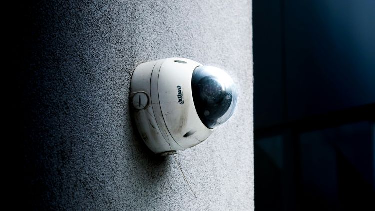 5 Aplikasi Gratis Ini Bisa Buat HP Bekasmu Jadi CCTV Professional!
