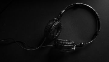 5 Lagu tentang Cinta Bertepuk Sebelah Tangan yang Mewakili Perasaan Galaumu!