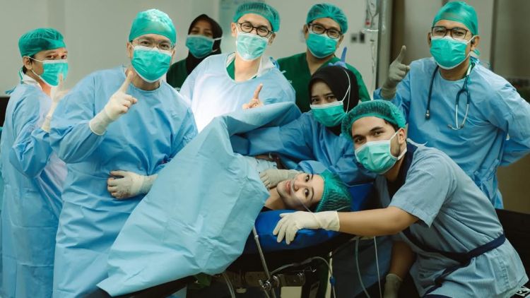 Thoriq Aaliyah Resmi Jadi Orang Tua! Ini 3 Momen yang Tunjukkan Kesiapan Mereka Sambut Baby Boy