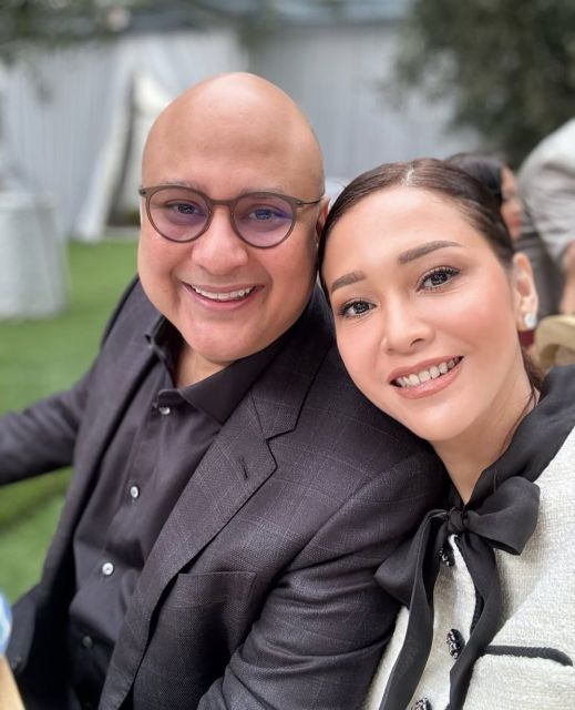 Potret Irwan Mussry dengan istri