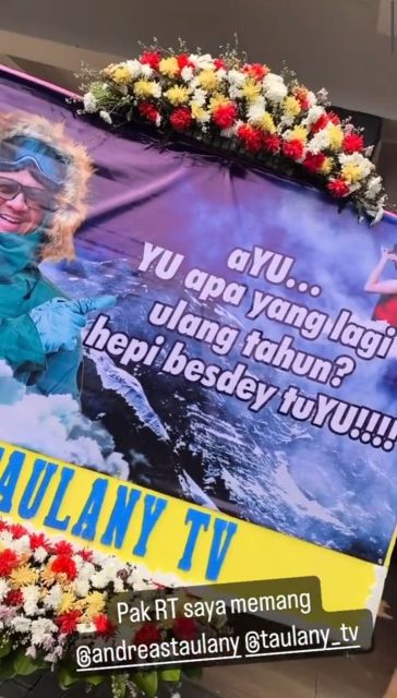 9 Ide Karangan Bunga ala Andre Taulany yang Out of The Box & Selalu Viral