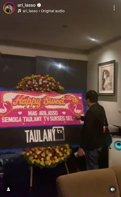 9 Ide Karangan Bunga ala Andre Taulany yang Out of The Box & Selalu Viral