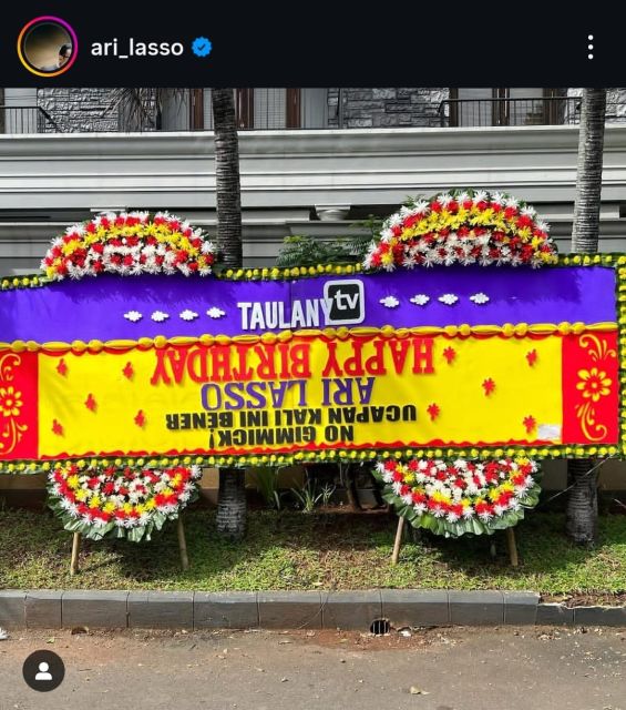 9 Ide Karangan Bunga ala Andre Taulany yang Out of The Box & Selalu Viral