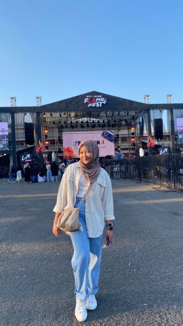 10 Ide OOTD Konser Hijab yang Stylish dan Nyaman Dipakai Berjam-jam