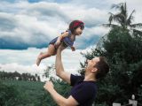 Menurut Studi, Inilah Alasan Kenapa Ayah Lebih Sayang ke Anak Perempuan Ketimbang Laki-Laki!