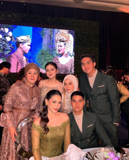 Momen Romantis El Rumi dan Syifa Hadju dinikahan Thariq & Aal